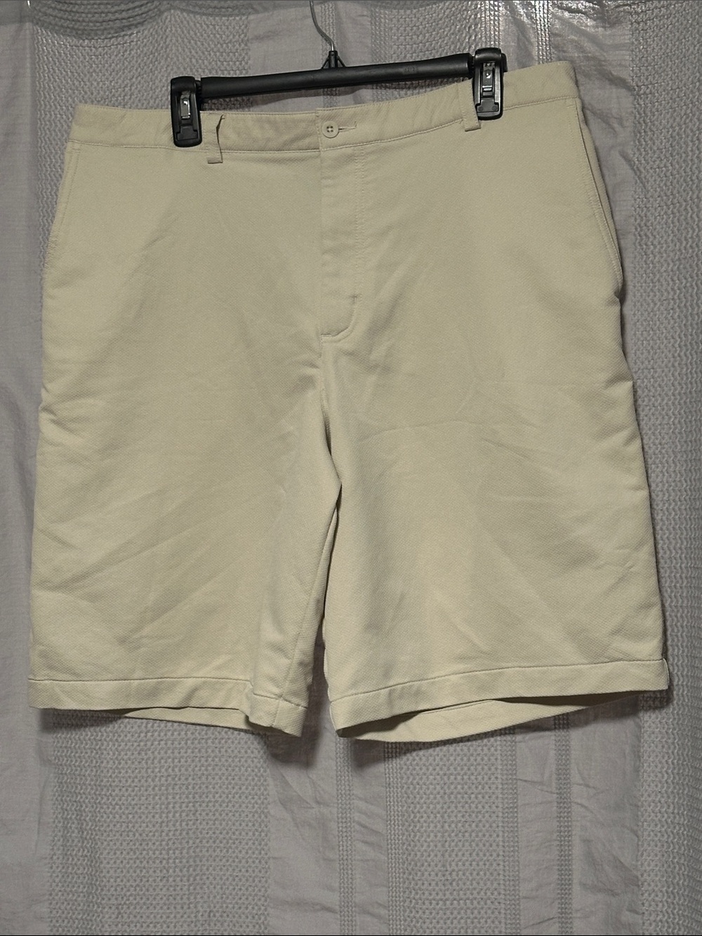 Nike Men's Light Cream Flat-Front Golf Shorts, EUC, Size 36